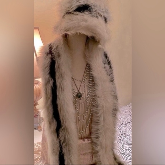 Stylish Faux Fur Hat and Scarf Set - Picture 1 of 6